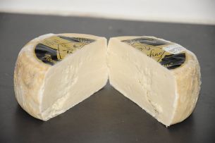 Queso Viejo de Cabra etiqueta negra "Picantito"