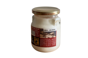 Pot de crème de fromage de chèvre El Montaño, tartinade intense pour toasts et canapés.
